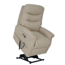 Celebrity Hollingwell Petite Riser Recliner with Cloud Zero