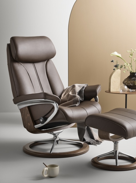 Stressless Paul Medium Swivel Chair & Footstool - Signature Base